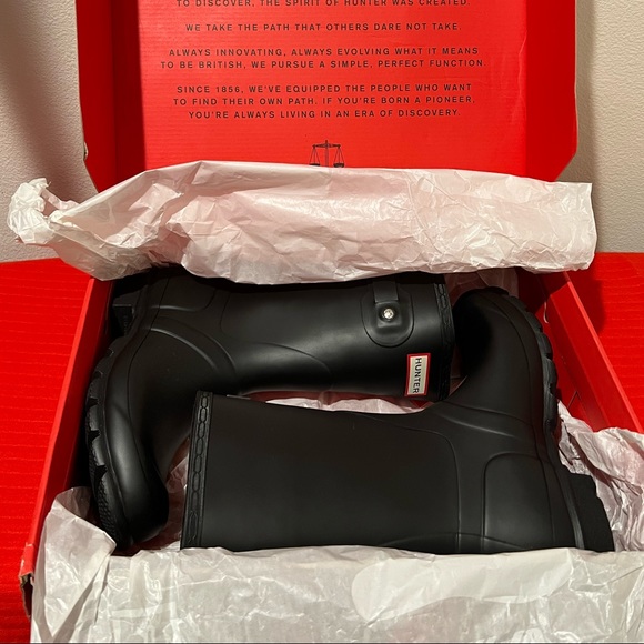 Hunter Rain boots, women Size 6. Black matte color. Never used - Picture 2 of 5